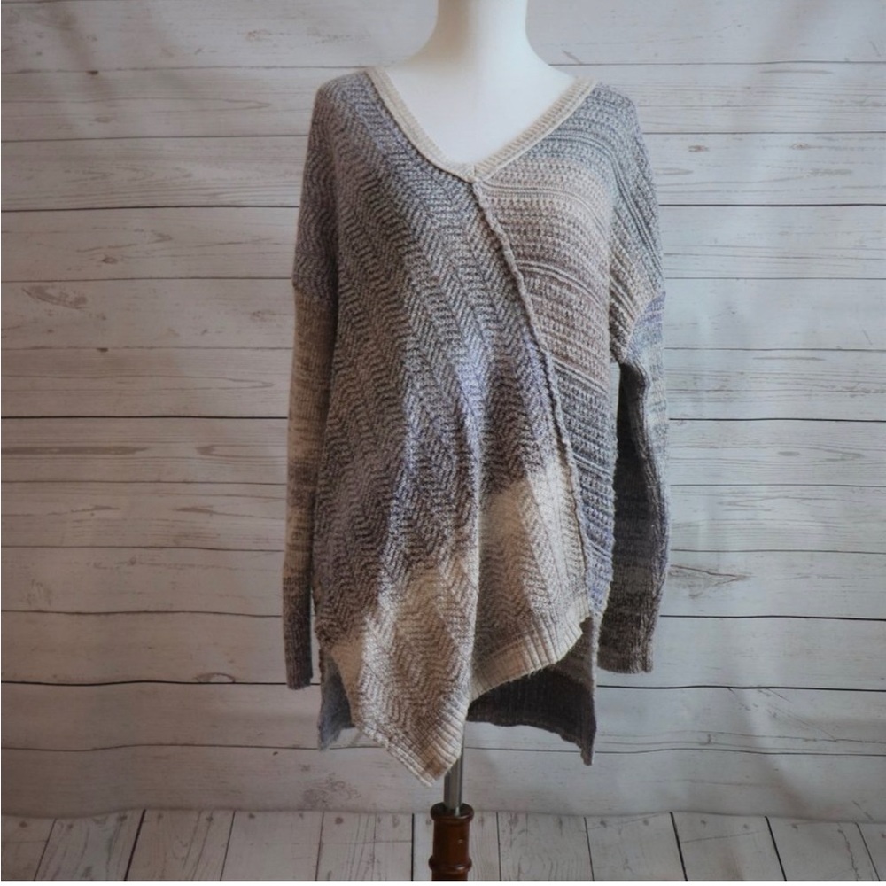 Knox Rose Asymmetric Hem V-Neck Sweater
